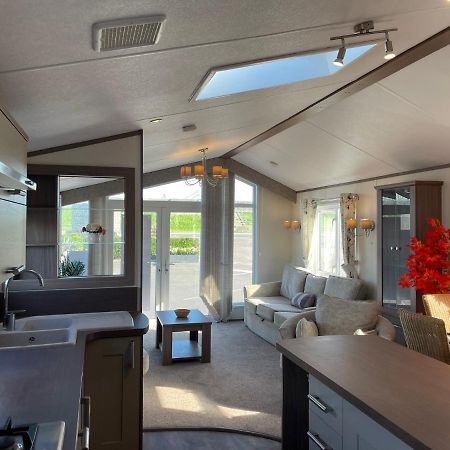 Апартаменты 13 The Meadows New Beach Holiday Park Димчерч Экстерьер фото